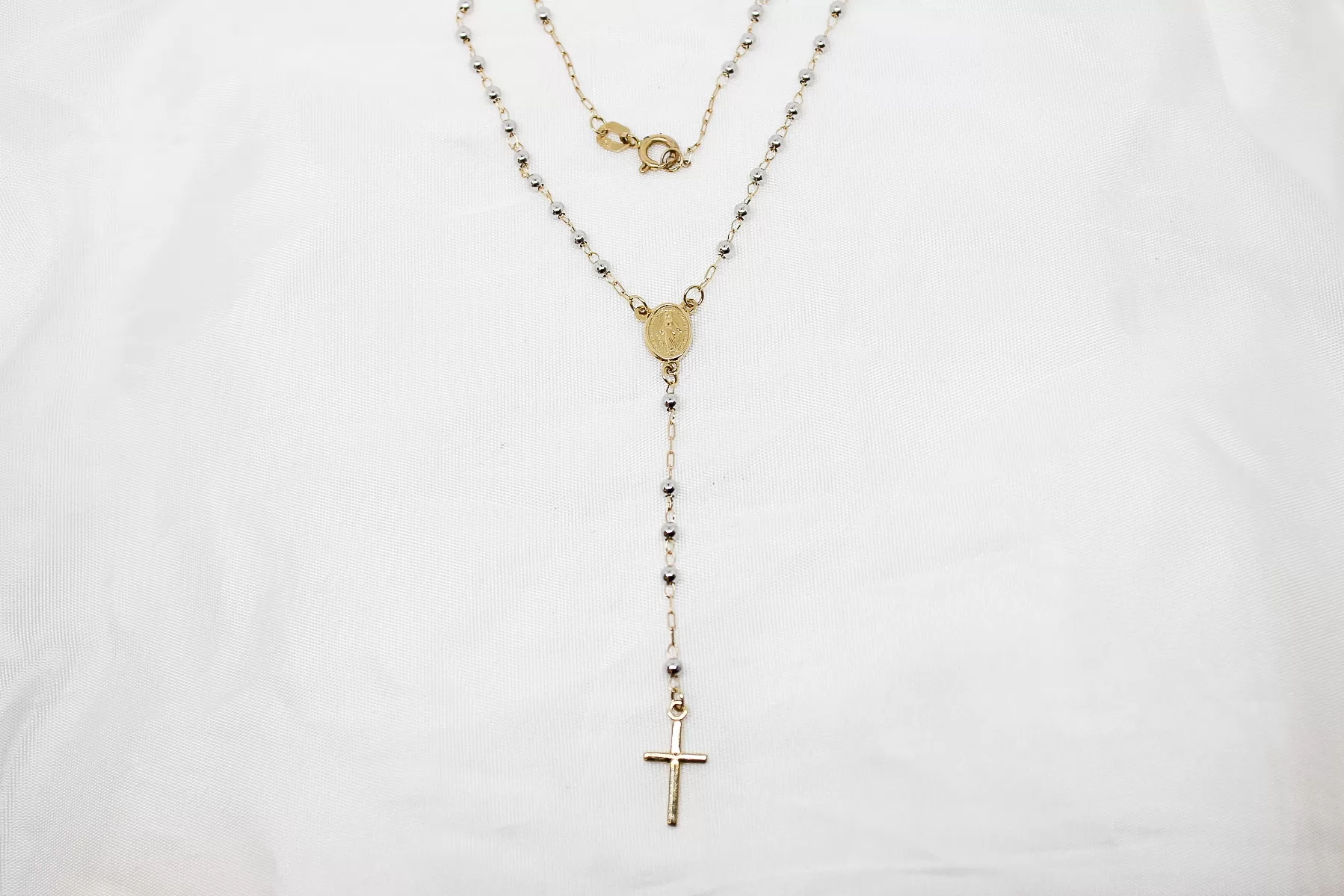 Colar em ouro bicolor, terço