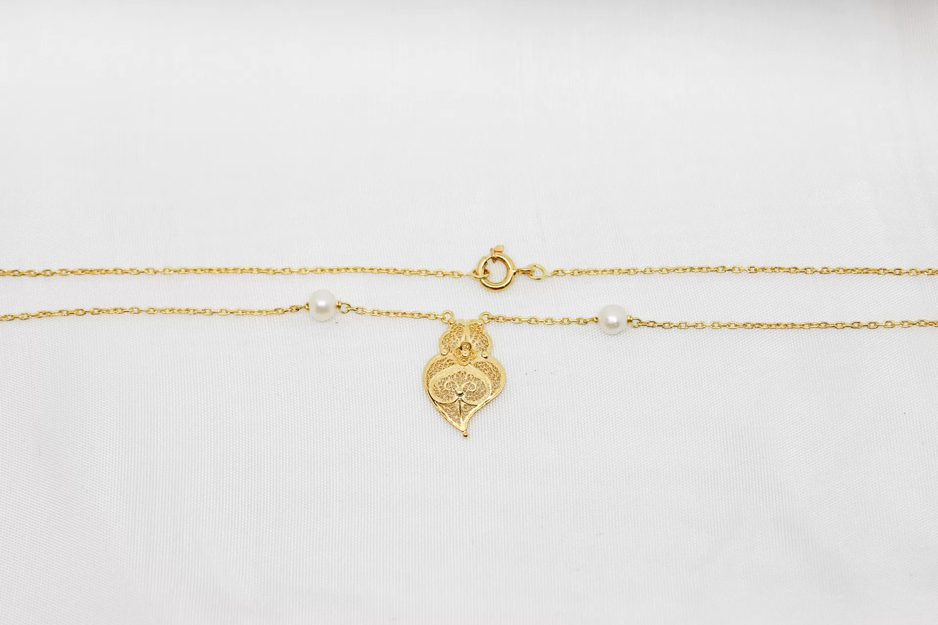Colar em ouro coração filigrana com pérola