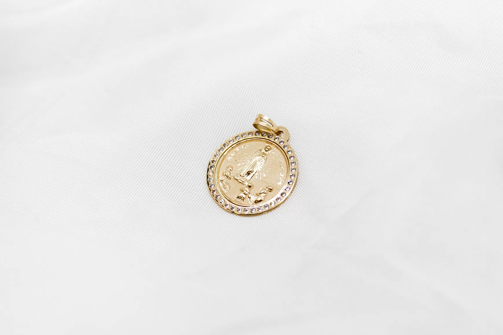 Medalha em ouro Senhora de Fátima com zircónias