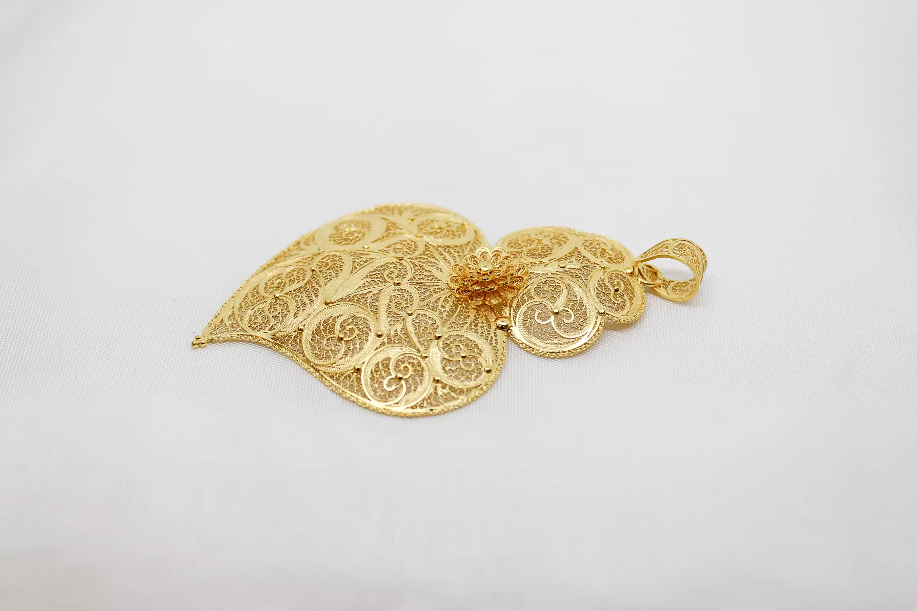 Medalha em ouro coração filigrana com 69mm