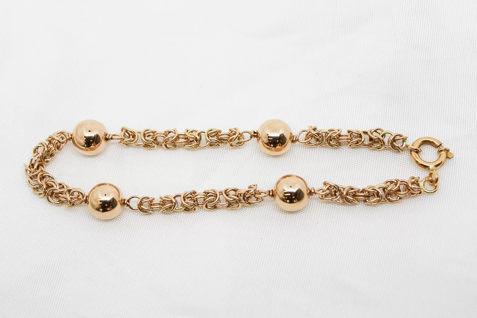 Pulseira em ouro virolinha com bolas