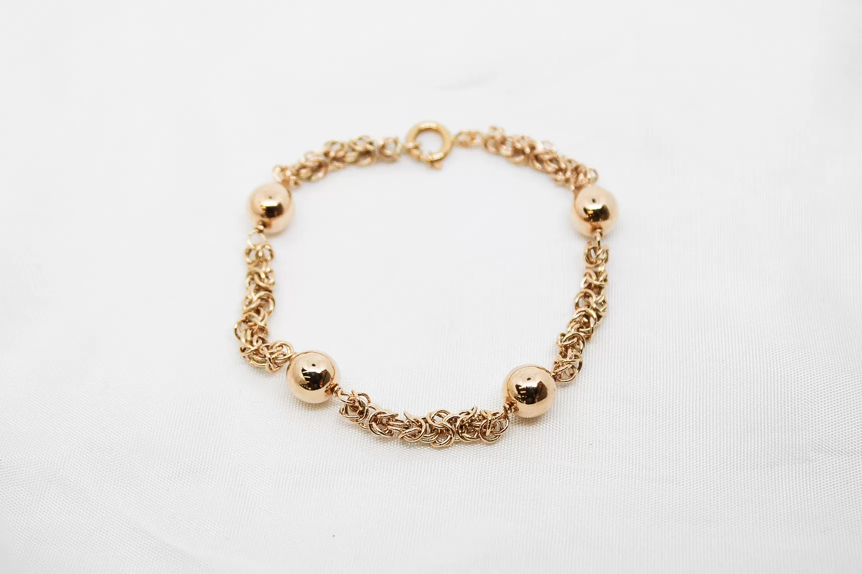 Pulseira em ouro virolinha com bolas