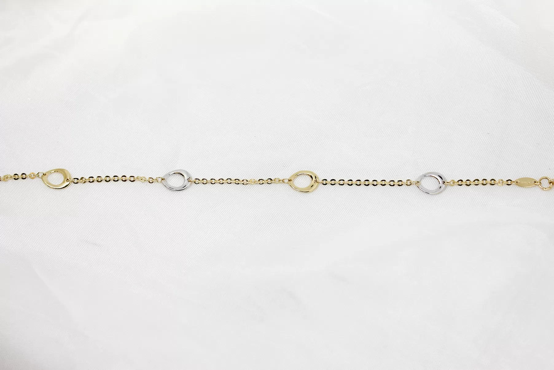 Pulseira em ouro bicolor com argolas