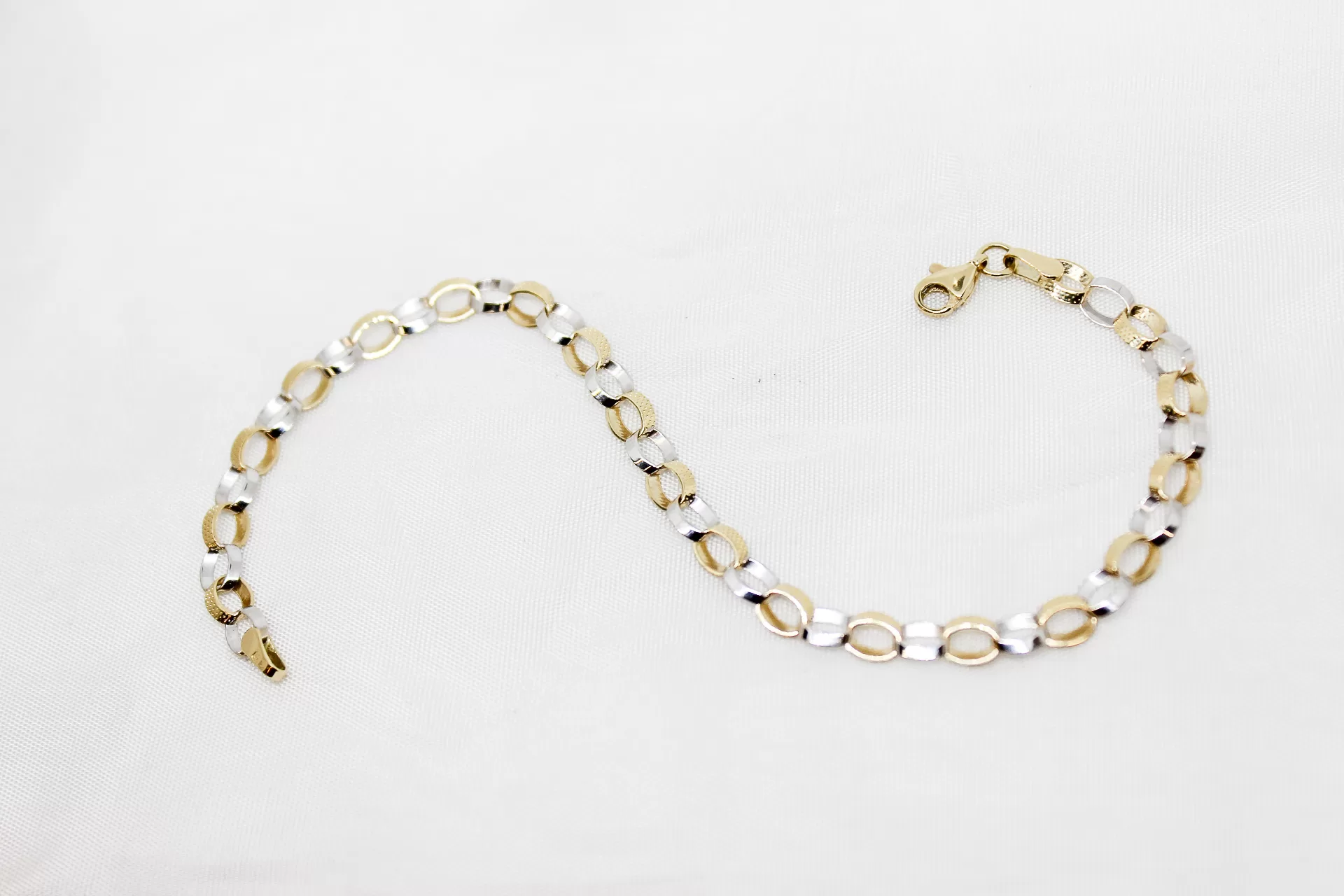 Pulseira em ouro bicolor argolas ovais