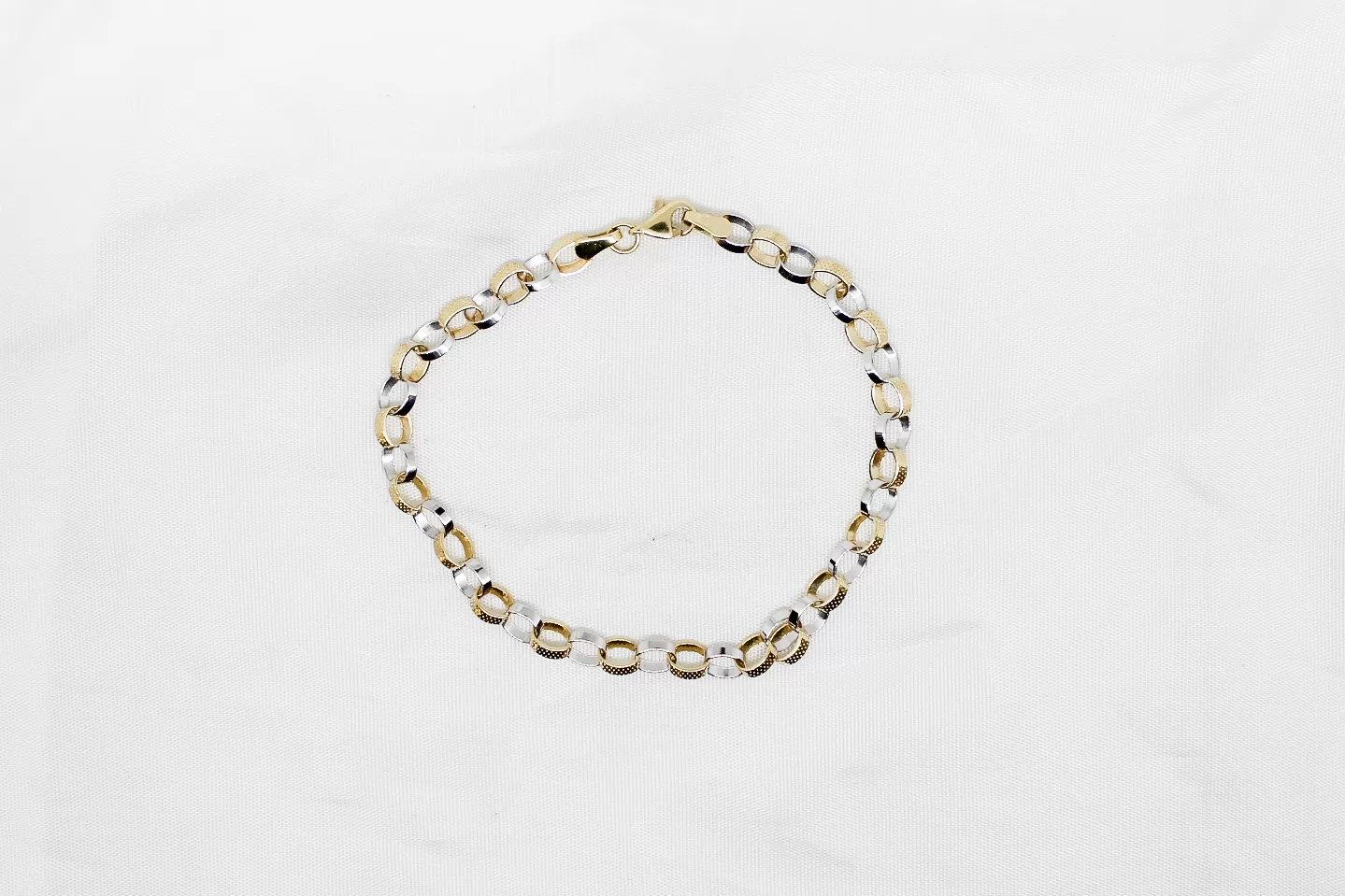 Pulseira em ouro bicolor argolas ovais