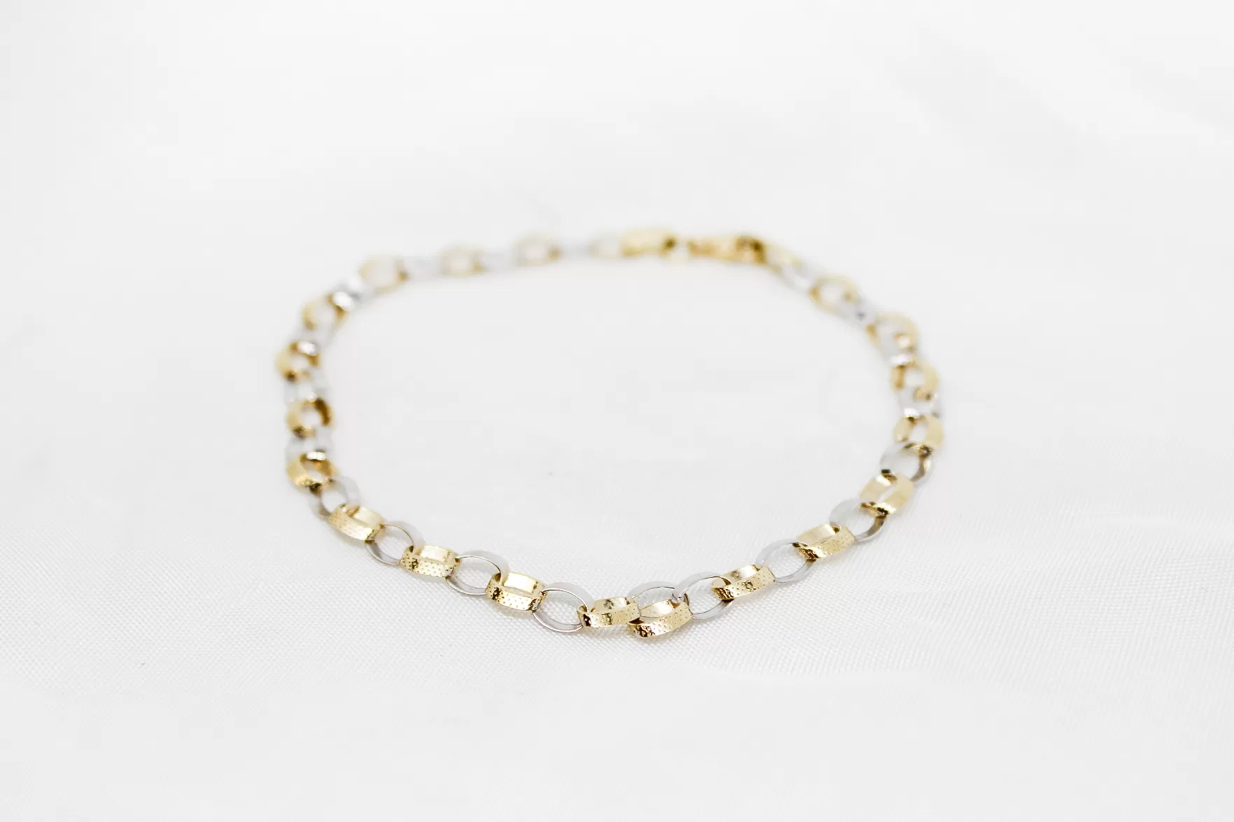 Pulseira em ouro bicolor argolas ovais