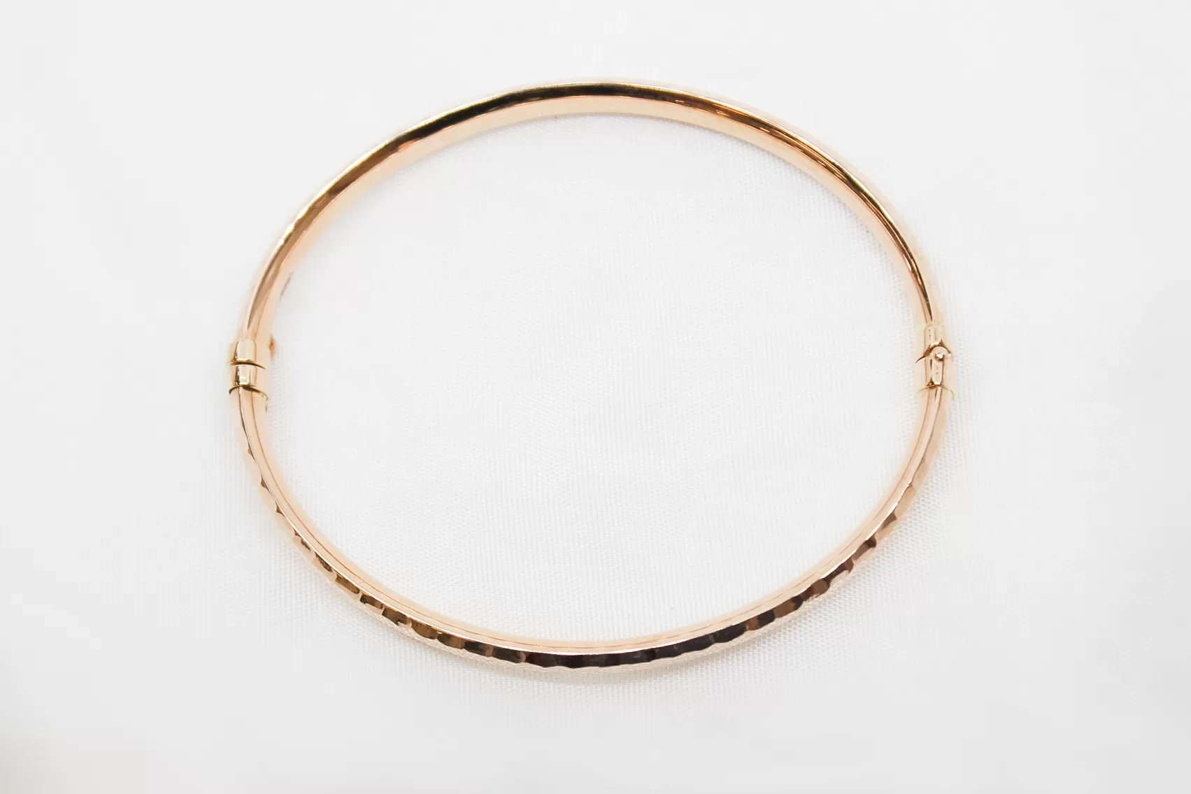 Pulseira em ouro escrava martelada