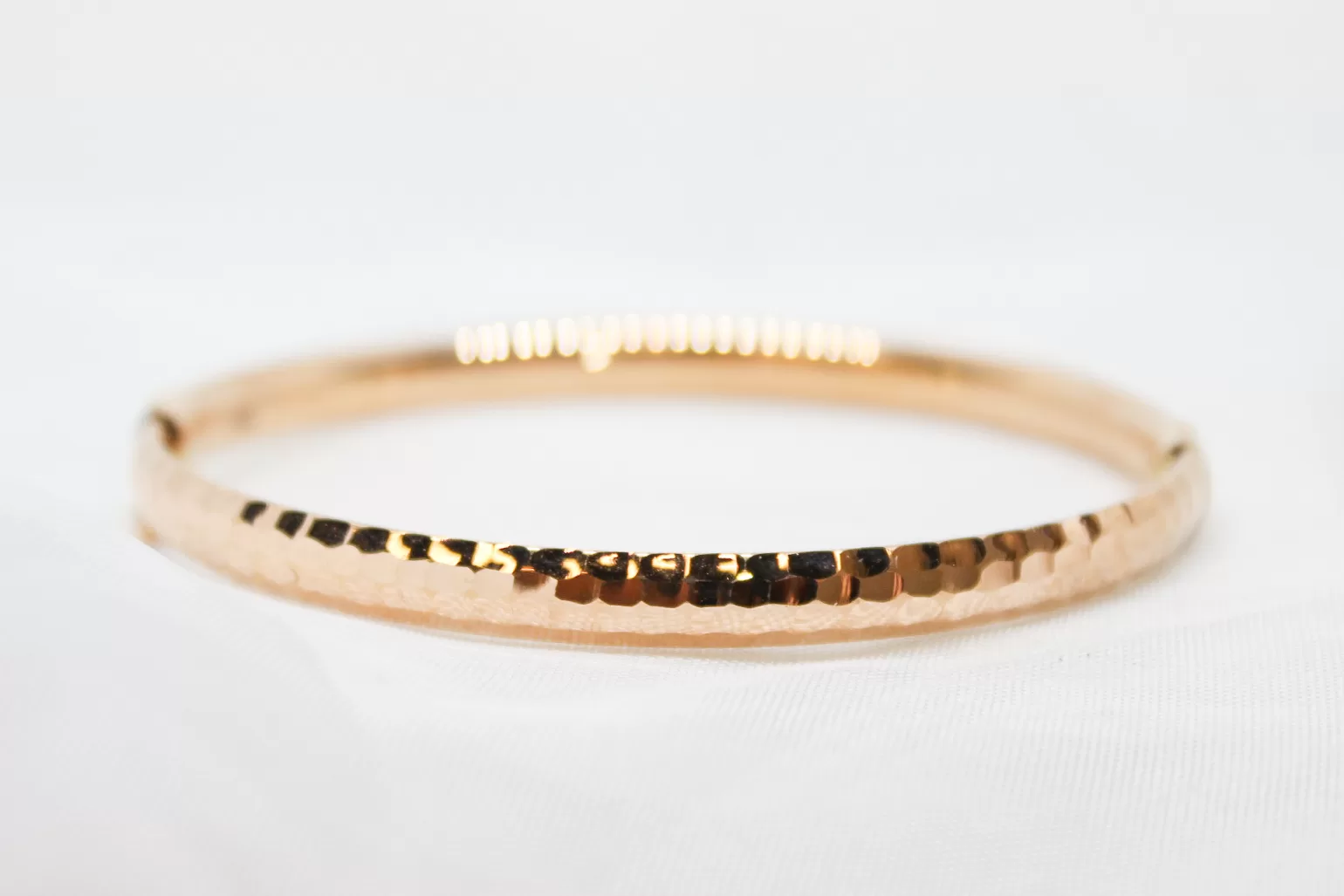 Pulseira em ouro escrava martelada