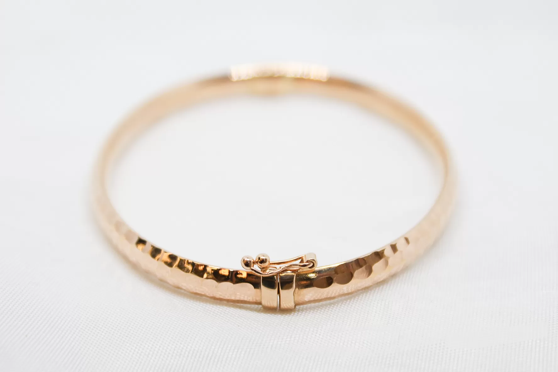 Pulseira em ouro escrava martelada